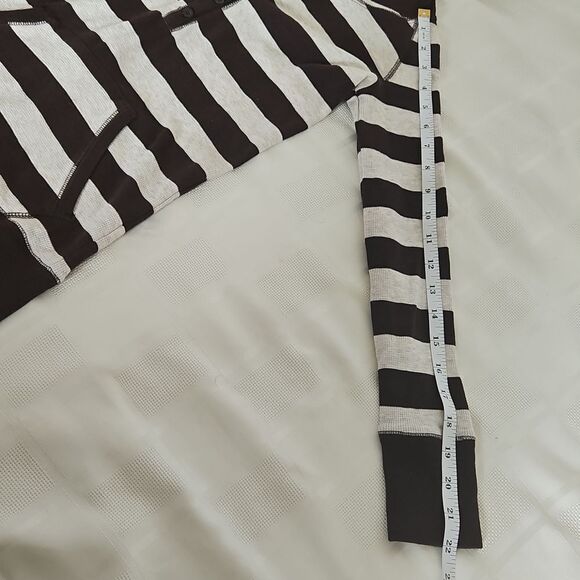 Gap Kids Hoodie Long Sleeves Sweater With Kangaroo Pockets Size 8 Brown/ Cream - Picture 7 of 16